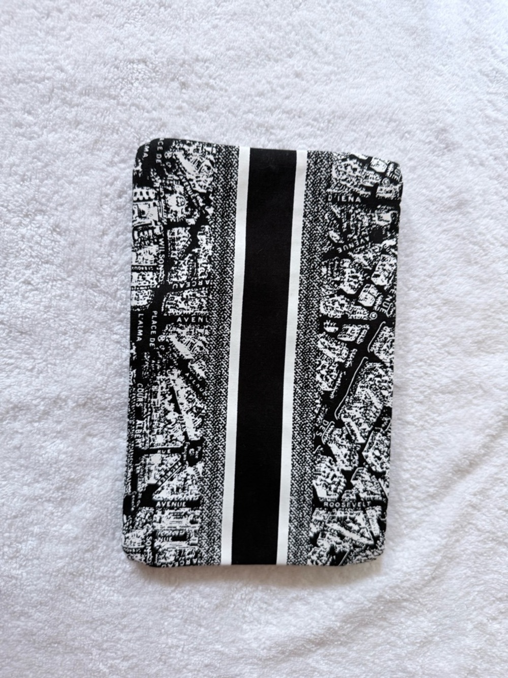 Christian Dior beauty Black & White Logo Pouch - Picture 2 of 5